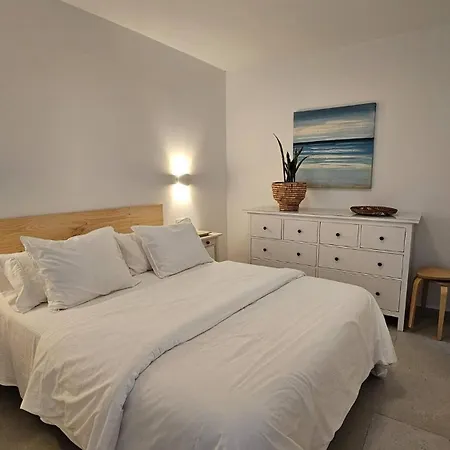 Famara - Beachfront, Balcony & Ocean Views! *