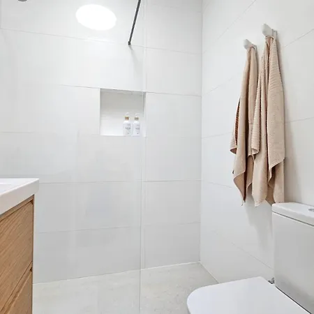 Caleta De Primera Linea Con Balcon 아파트 *