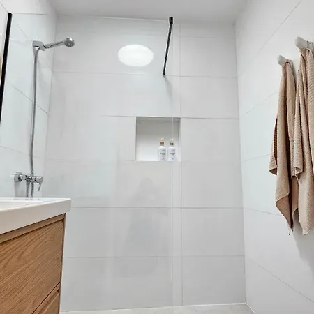 Apartmán Famara - Beachfront, Balcony & Ocean Views! Teguise (Lanzarote)