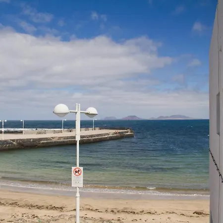 Apartmán Famara - Beachfront, Balcony & Ocean Views! *