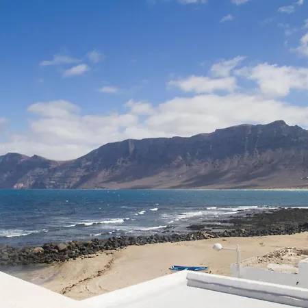 Famara - Beachfront, Balcony & Ocean Views! Apartmán