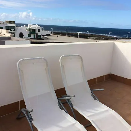 Famara - Beachfront, Balcony & Ocean Views! *