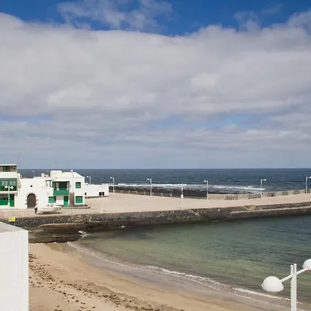 Famara - Beachfront, Balcony & Ocean Views! Apartmán *