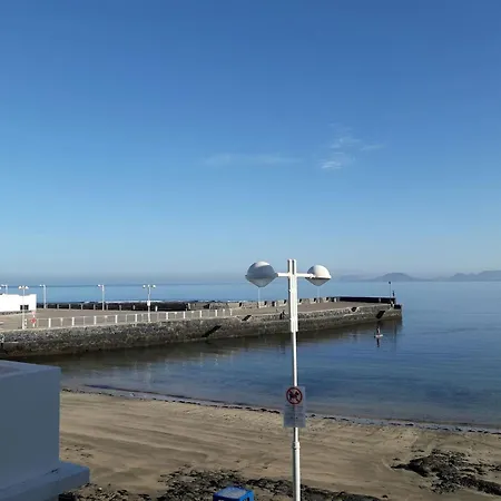 Famara - Beachfront, Balcony & Ocean Views! Apartmán Teguise (Lanzarote)