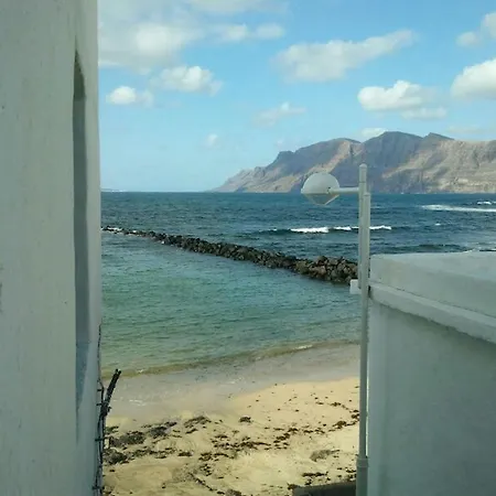 Famara - Beachfront, Balcony & Ocean Views! Apartmán *