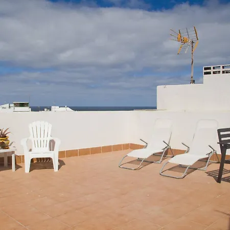 Famara - Beachfront, Balcony & Ocean Views! Apartmán Teguise (Lanzarote)