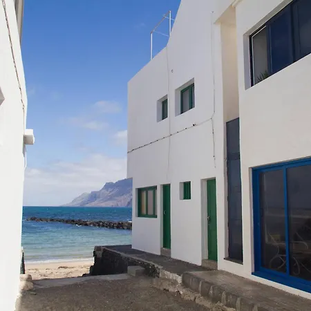 Apartmán Famara - Beachfront, Balcony & Ocean Views!