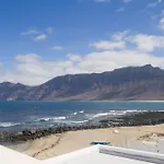 Caleta De Famara Primera Linea Con Balcon Apartman